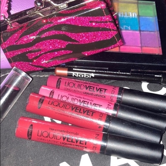 New sealed 1 Liquid Velvet lip red red - Picture 4 of 4